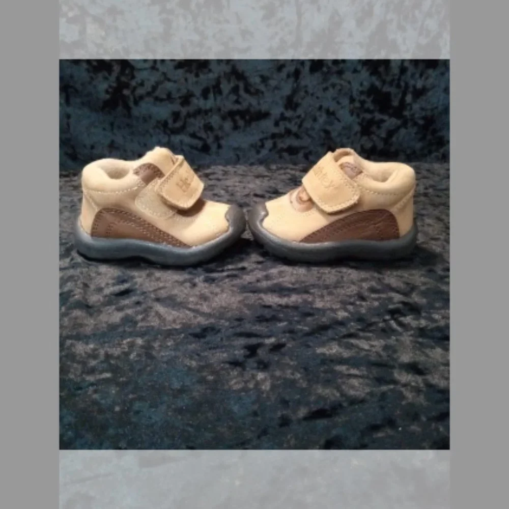 Size 2 Healthtex baby Shoes 6 to 9 Months